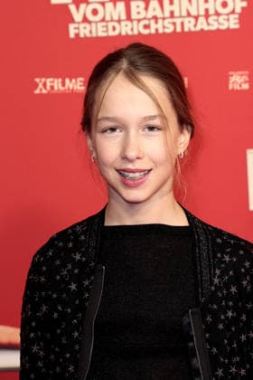 Helena Landau at the öDer Held vom Bahnhof Friedrichstrasse cinema premiere on 2 12 2025 at the Delphi Filmpalast in Berlin Der Held vom Bahnhof Friedrichstrasse film premiere in Berlin
