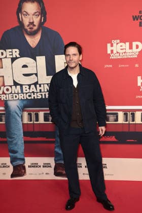 Daniel Bruehl at the öDer Held vom Bahnhof Friedrichstrasse cinema premiere on 2 12 2025 at the Delphi Filmpalast in Berlin Der Held vom Bahnhof Friedrichstrasse film premiere in Berlin