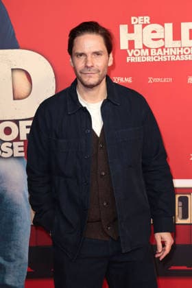 Daniel Bruehl at the öDer Held vom Bahnhof Friedrichstrasse cinema premiere on 2 12 2025 at the Delphi Filmpalast in Berlin Der Held vom Bahnhof Friedrichstrasse film premiere in Berlin