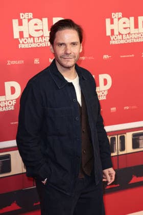Daniel Bruehl at the öDer Held vom Bahnhof Friedrichstrasse cinema premiere on 2 12 2025 at the Delphi Filmpalast in Berlin Der Held vom Bahnhof Friedrichstrasse film premiere in Berlin