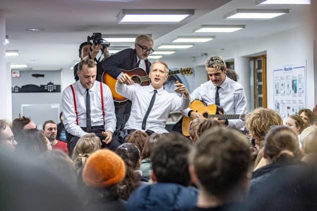 Kraftklub gives surprise concert in Bonn launderette 02 12 25 Till BRUMMER, Steffen ISRAEL, Felix KUMMER, Karl SCHUMANN The band Kraftklub played a spontaneous acoustic set at the Eco Express launderette in Franzstraße in Bonn early Tuesday evening In f Copyright: xBonn.digitalx