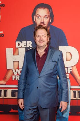 Premiere of Der Held vom Bahnhof Friedrichstrasse Charly Hübner at the premiere of Der Held vom Bahnhof Friedrichstrasse at Delphi Filmpalast on 02 12 2025 in Berlin Copyright: xEventpressxKochanx