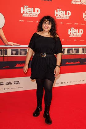 Premiere of Der Held vom Bahnhof Friedrichstrasse Sarah Fazilat at the premiere of Der Held vom Bahnhof Friedrichstrasse at Delphi Filmpalast on 02 12 2025 in Berlin Copyright: xEventpressxKochanx