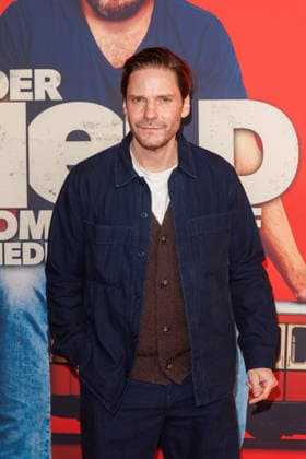 Premiere Der Held vom Bahnhof Friedrichstrasse Daniel Brühl at the premiere of Der Held vom Bahnhof Friedrichstrasse at Delphi Filmpalast on 02 12 2025 in Berlin Copyright: xEventpressxKochanx