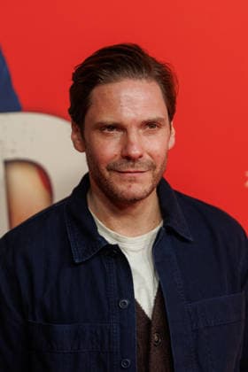Premiere Der Held vom Bahnhof Friedrichstrasse Daniel Brühl at the premiere of Der Held vom Bahnhof Friedrichstrasse at Delphi Filmpalast on 02 12 2025 in Berlin Copyright: xEventpressxKochanx