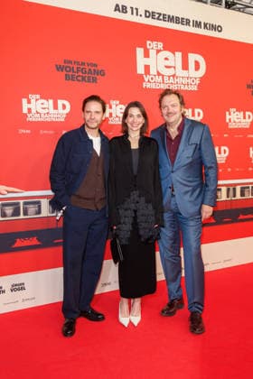 Premiere Der Held vom Bahnhof Friedrichstrasse Daniel Brühl, Christiane Paul and Charly Hübner at the premiere of Der Held vom Bahnhof Friedrichstrasse at the Delphi Filmpalast on 02 12 2025 in Berlin Copyright: xEventpressxKochanx