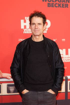 Premiere of Der Held vom Bahnhof Friedrichstrasse Tom Tykwer at the premiere of Der Held vom Bahnhof Friedrichstrasse at the Delphi Filmpalast on 02 12 2025 in Berlin Copyright: xEventpressxKochanx