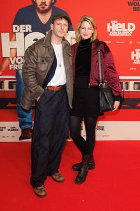 Premiere of Der Held vom Bahnhof Friedrichstrasse Hendrik Duryn and Rike Schmid at the premiere of Der Held vom Bahnhof Friedrichstrasse at the Delphi Filmpalast on 02 12 2025 in Berlin Copyright: xEventpressxKochanx