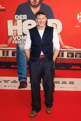 Premiere Der Held vom Bahnhof Friedrichstrasse Hendrik Duryn at the cinema premiere of Der Held vom Bahnhof Friedrichstrasse at the Delphi Filmpalast on 02 12 2025 in Berlin Copyright: xEventpressxKochanx