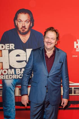 Premiere of Der Held vom Bahnhof Friedrichstrasse Charly Hübner at the premiere of Der Held vom Bahnhof Friedrichstrasse at Delphi Filmpalast on 02 12 2025 in Berlin Copyright: xEventpressxKochanx