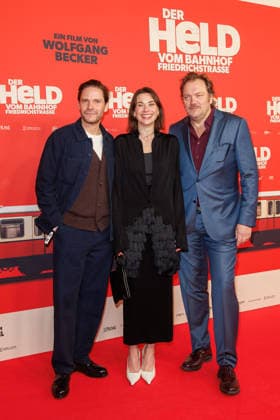 Premiere Der Held vom Bahnhof Friedrichstrasse Daniel Brühl, Christiane Paul and Charly Hübner at the premiere of Der Held vom Bahnhof Friedrichstrasse at the Delphi Filmpalast on 02 12 2025 in Berlin Copyright: xEventpressxKochanx