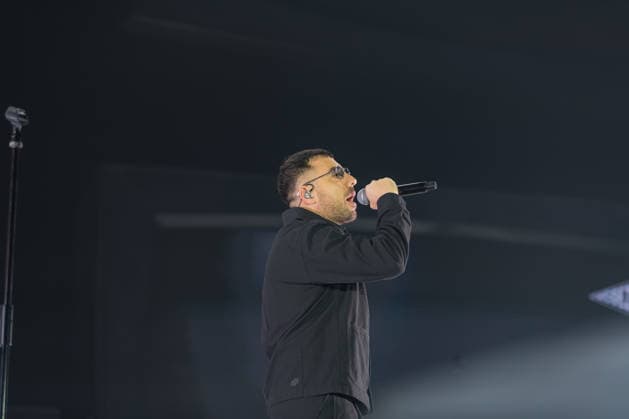 Music Concert - Coez - Live 2025 Silvano Albanese, aka Coez, performs on stage during his second concert at the Unipol Forum. during Coez - Live 2025, Music Concert in Milano, Italy, December 02 2025 Milano Unipol Forum Italy Copyright: xLucaxMichelix xLiveMediax LPM_2174529