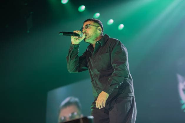 Music Concert - Coez - Live 2025 Silvano Albanese, aka Coez, performs on stage during his second concert at the Unipol Forum. during Coez - Live 2025, Music Concert in Milano, Italy, December 02 2025 Milano Unipol Forum Italy Copyright: xLucaxMichelix xLiveMediax LPM_2174564