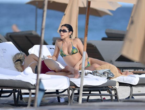 Chantel Jeffries and friend spotted sunbathing in Miami Beach during Art Basel Featuring: Chantel Jeffries Where: Miami, Florida, United States When: 02 Dec 2025 Credit: Robert O Neil INSTARimages EDITORIAL USE ONLY. NOT FOR USE BY NEWSPAPERS BASED IN THE UK. Copyright: xx instar55309621