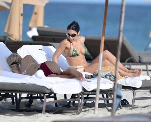 Chantel Jeffries and friend spotted sunbathing in Miami Beach during Art Basel Featuring: Chantel Jeffries Where: Miami, Florida, United States When: 02 Dec 2025 Credit: Robert O Neil INSTARimages EDITORIAL USE ONLY. NOT FOR USE BY NEWSPAPERS BASED IN THE UK. Copyright: xx instar55309630