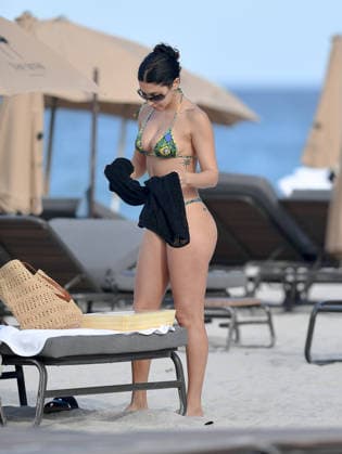 Chantel Jeffries and friend spotted sunbathing in Miami Beach during Art Basel Featuring: Chantel Jeffries Where: Miami, Florida, United States When: 02 Dec 2025 Credit: Robert O Neil INSTARimages EDITORIAL USE ONLY. NOT FOR USE BY NEWSPAPERS BASED IN THE UK. Copyright: xx instar55309637
