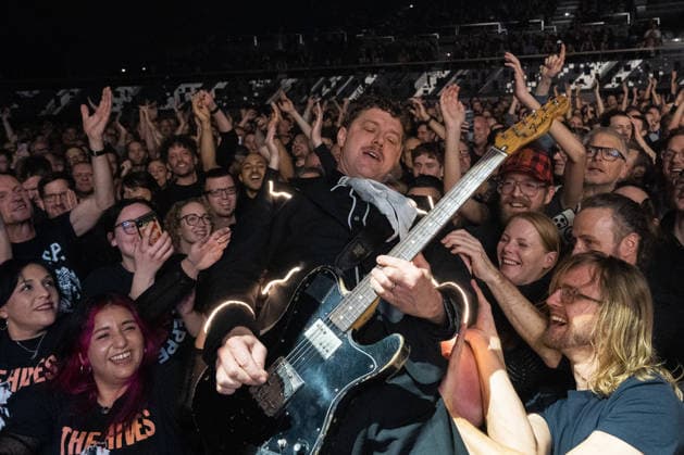 December 2, 2025, Frankfurt, Hesse, Germany: Guitarist Niklas Almqvist of the Swedish rock band The Hives performs during a concert in Frankfurt, Germany. Frankfurt Germany - ZUMAb332 20251202_zip_b332_015 Copyright: xMatiasxBasualdox