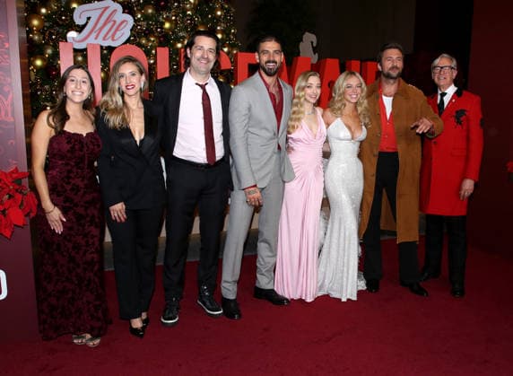 The Housemaid New York Premiere Todd Lieberman, Michele Morrone, Amanda Seyfried, Sydney Sweeney, Brandon Sklenar and Paul Feig attending The Housemaid New York Premiere held at 787 on Seventh on December 2, 2025 in New York City, NY New York City 787 on Seventh NY USA Copyright: xStevenxBergman AFF-USA.COMx