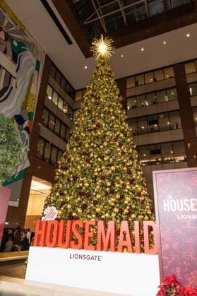 December 2, 2025, Bronx, New York, USA: Atmosphere during premiere of The Housemaid at BNP Paribas atrium in New York, NY on December 2, 2025. Bronx USA - ZUMAr339 20251202_znp_r339_002 Copyright: xLevxRadinx