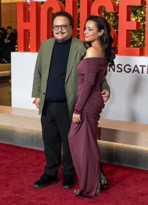 December 2, 2025, Bronx, New York, USA: Adrian Martinez and Sarah Cooper attend premiere of The Housemaid at BNP Paribas atrium in New York, NY on December 2, 2025. Bronx USA - ZUMAr339 20251202_znp_r339_031 Copyright: xLevxRadinx