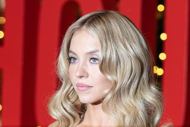 December 2, 2025, Bronx, New York, USA: Sydney Sweeney wearing dress by Miu Miu attends premiere of The Housemaid at BNP Paribas atrium in New York, NY on December 2, 2025. Bronx USA - ZUMAr339 20251202_znp_r339_038 Copyright: xLevxRadinx