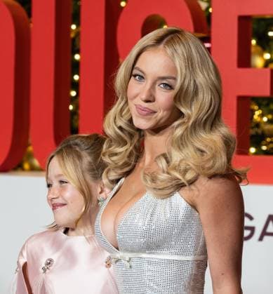 December 2, 2025, Bronx, New York, USA: Sydney Sweeney wearing dress by Miu Miu attends premiere of The Housemaid at BNP Paribas atrium in New York, NY on December 2, 2025. Bronx USA - ZUMAr339 20251202_znp_r339_055 Copyright: xLevxRadinx