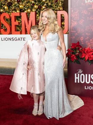 December 2, 2025, Bronx, New York, USA: Indiana Elle and Sydney Sweeney wearing dress by Miu Miu attend premiere of The Housemaid at BNP Paribas atrium in New York, NY on December 2, 2025. Bronx USA - ZUMAr339 20251202_znp_r339_091 Copyright: xLevxRadinx