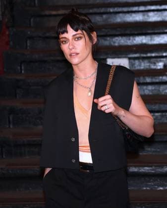 Celebs at The Chanel Metiers D Art Show 2026 - NYC Kristen Stewart attends the Chanel Metiers D Art Show 2026 inside a subway station in Bowery, New York on December 2, 2025. Photo by Charles Guerin ABACAPRESS.COM New York City NY United States  Copyright: xGuerinxCharles ABACAx