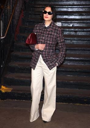 Celebs at The Chanel Metiers D Art Show 2026 - NYC Jenny Slate attends the Chanel Metiers D Art Show 2026 inside a subway station in Bowery, New York on December 2, 2025. Photo by Charles Guerin ABACAPRESS.COM New York City NY United States  Copyright: xGuerinxCharles ABACAx