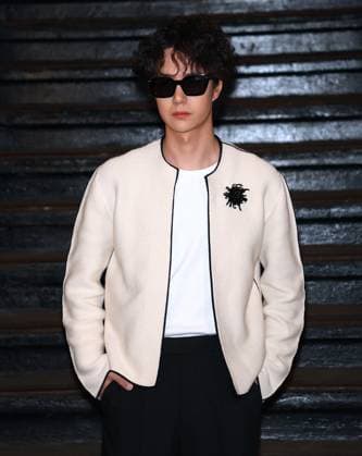 Celebs at The Chanel Metiers D Art Show 2026 - NYC Guest attends the Chanel Metiers D Art Show 2026 inside a subway station in Bowery, New York on December 2, 2025. Photo by Charles Guerin ABACAPRESS.COM New York City NY United States  Copyright: xGuerinxCharles ABACAx