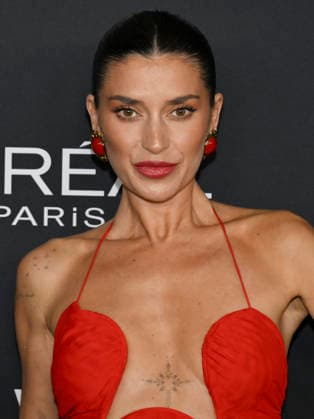 December 2, 2025, Los Angeles, California, USA: Canadian model, entrepreneur, TV personality, and influencer NICOLE WILLIAMS-ENGLISH attends the 20th anniversary of L Oro al Paris Women of Worth: RED CARPET. Los Angeles USA - ZUMAb173 20251202_aap_b173_029 Copyright: xBillyxBennightx