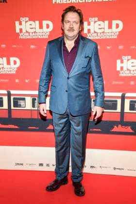 ABBberlin Charly Hübner Huebner actor as guest on the red carpet at the world premiere of the movie DER HELD VOM BAHNHOF FRIEDRICHSTRASSE at Delphi Filmpalast Berlin on 02 12 2025 Berlin Germany