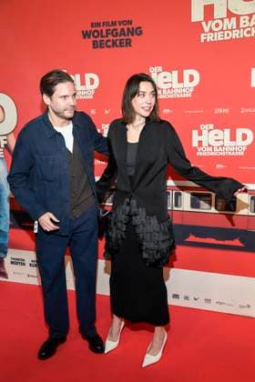 ABBberlin Daniel Brühl Bruehl Christiane Paul Actors on the red carpet at the world premiere of the movie DER HELD VOM BAHNHOF FRIEDRICHSTRASSE at Delphi Filmpalast Berlin on 02 12 2025 Berlin Germany