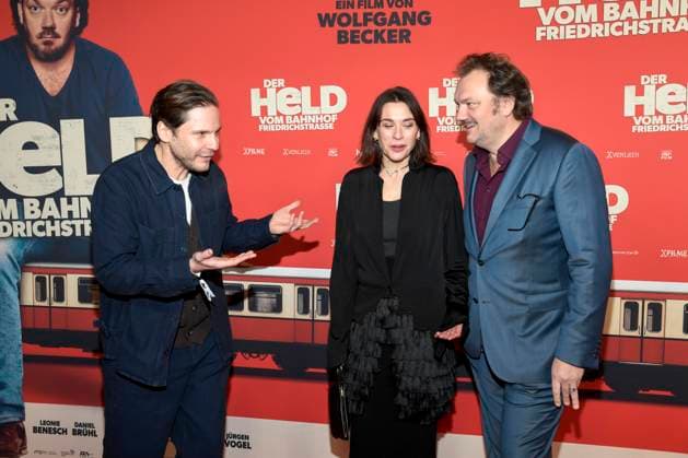 ABBberlin Daniel Brühl Bruehl Christiane Paul and Charly Hübner Huebner Actors on the red carpet at the world premiere of the movie DER HELD VOM BAHNHOF FRIEDRICHSTRASSE at Delphi Filmpalast Berlin on 02 12 2025 Berlin Germany