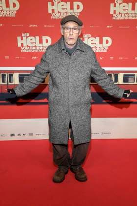 ABBberlin Dani Levy as a guest on the red carpet at the world premiere of the film DER HELD VOM BAHNHOF FRIEDRICHSTRASSE at Delphi Filmpalast Berlin on 02 12 2025 Berlin Germany