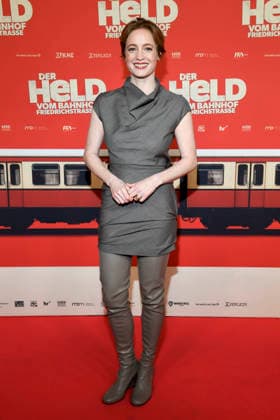 ABBberlin Leonie Benesch actress on the red carpet at the world premiere of the movie DER HELD VOM BAHNHOF FRIEDRICHSTRASSE at Delphi Filmpalast Berlin on 02 12 2025 Berlin Germany