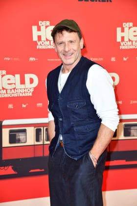 Hendrik Duryn at the premiere of DER HELD VOM BAHNHOF FRIEDRICHSTRASSE at the Delphi Filmpalast in Berlin 02 12 2025