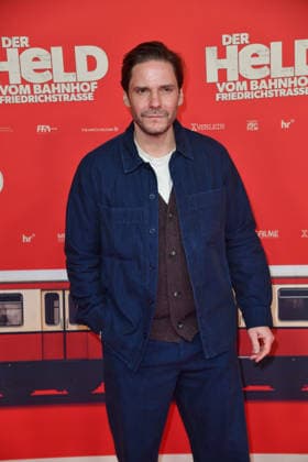 Daniel Bruehl at the premiere of DER HELD VOM BAHNHOF FRIEDRICHSTRASSE at the Delphi Filmpalast in Berlin 02 12 2025