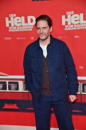Daniel Bruehl at the premiere of DER HELD VOM BAHNHOF FRIEDRICHSTRASSE at the Delphi Filmpalast in Berlin 02 12 2025