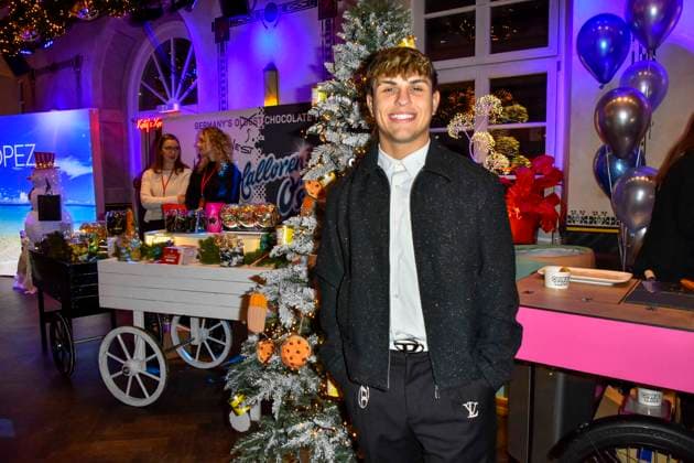 ABBkoeln Maurice Fuchs Saenger musician as guest at Katys X Mas Wonderland Christmas Party in the Wolkenburg on 02 12 2025 in Cologne NRW Germany