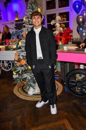 ABBkoeln Maurice Fuchs Saenger musician as guest at Katys X Mas Wonderland Christmas Party in the Wolkenburg on 02 12 2025 in Cologne NRW Germany