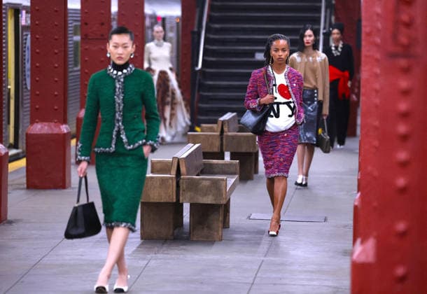 Chanel Metiers D Art Show 2026 - Runway - NYC Model is walking the runway during the Chanel Metiers D Art Show 2026 in New York on December 2, 2025. Photo by Charles Guerin ABACAPRESS.COM New York City NY United States  Copyright: xGuerinxCharles ABACAx