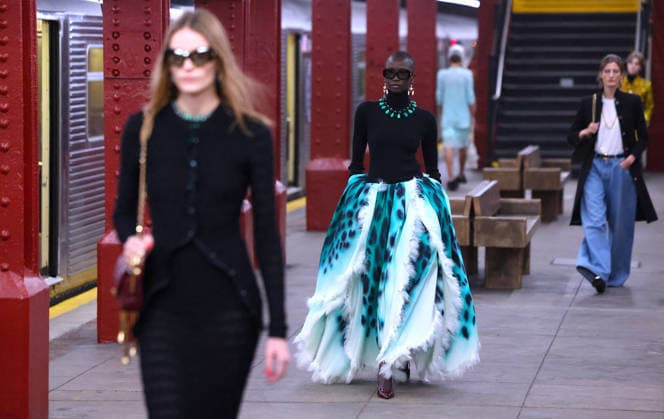 Chanel Metiers D Art Show 2026 - Runway - NYC Model is walking the runway during the Chanel Metiers D Art Show 2026 in New York on December 2, 2025. Photo by Charles Guerin ABACAPRESS.COM New York City NY United States  Copyright: xGuerinxCharles ABACAx