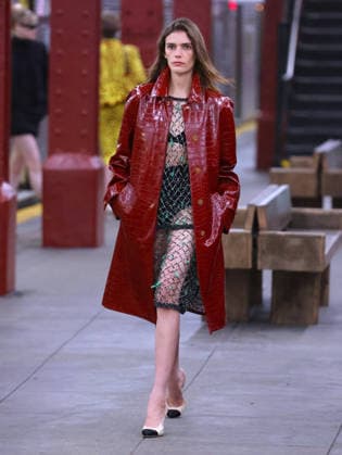 Chanel Metiers D Art Show 2026 - Runway - NYC Model is walking the runway during the Chanel Metiers D Art Show 2026 in New York on December 2, 2025. Photo by Charles Guerin ABACAPRESS.COM New York City NY United States  Copyright: xGuerinxCharles ABACAx