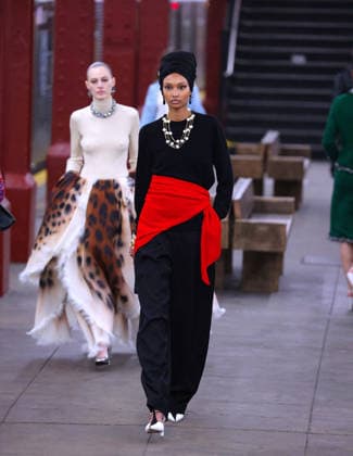 Chanel Metiers D Art Show 2026 - Runway - NYC Model is walking the runway during the Chanel Metiers D Art Show 2026 in New York on December 2, 2025. Photo by Charles Guerin ABACAPRESS.COM New York City NY United States  Copyright: xGuerinxCharles ABACAx