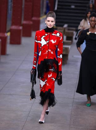 Chanel Metiers D Art Show 2026 - Runway - NYC Model is walking the runway during the Chanel Metiers D Art Show 2026 in New York on December 2, 2025. Photo by Charles Guerin ABACAPRESS.COM New York City NY United States  Copyright: xGuerinxCharles ABACAx