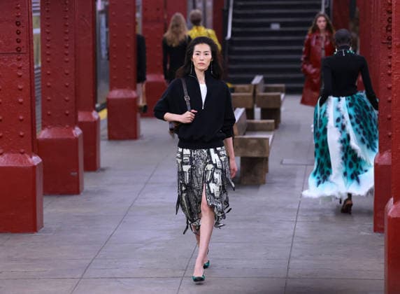 Chanel Metiers D Art Show 2026 - Runway - NYC Model is walking the runway during the Chanel Metiers D Art Show 2026 in New York on December 2, 2025. Photo by Charles Guerin ABACAPRESS.COM New York City NY United States  Copyright: xGuerinxCharles ABACAx