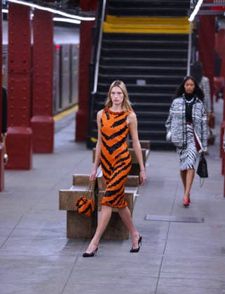 Chanel Metiers D Art Show 2026 - Runway - NYC Model is walking the runway during the Chanel Metiers D Art Show 2026 in New York on December 2, 2025. Photo by Charles Guerin ABACAPRESS.COM New York City NY United States  Copyright: xGuerinxCharles ABACAx