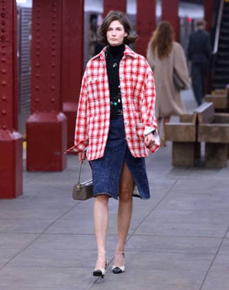 Chanel Metiers D Art Show 2026 - Runway - NYC Model is walking the runway during the Chanel Metiers D Art Show 2026 in New York on December 2, 2025. Photo by Charles Guerin ABACAPRESS.COM New York City NY United States  Copyright: xGuerinxCharles ABACAx