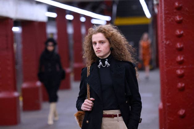 Chanel Metiers D Art Show 2026 - Runway - NYC Model is walking the runway during the Chanel Metiers D Art Show 2026 in New York on December 2, 2025. Photo by Charles Guerin ABACAPRESS.COM New York City NY United States  Copyright: xGuerinxCharles ABACAx